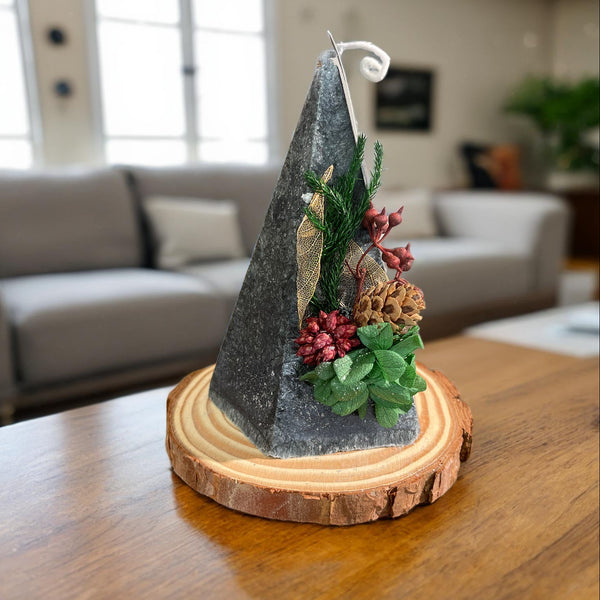 Christmas Cedar Scented Candle - Festive Aroma for a Cozy Holiday