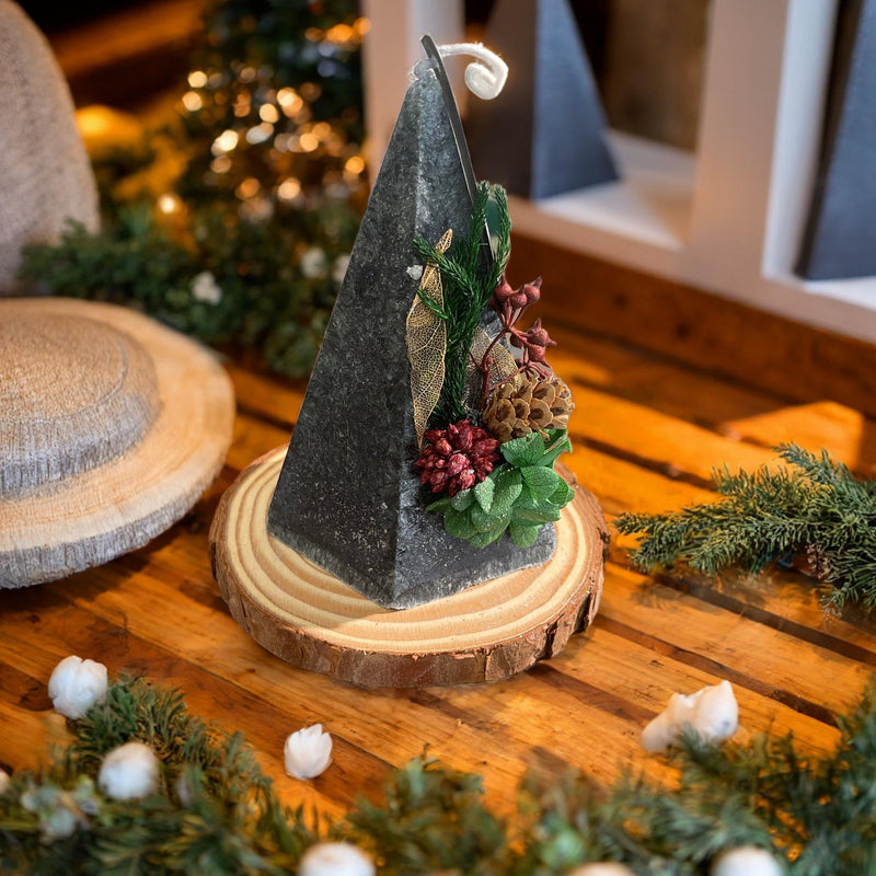 Christmas Cedar Scented Candle - Festive Aroma for a Cozy Holiday